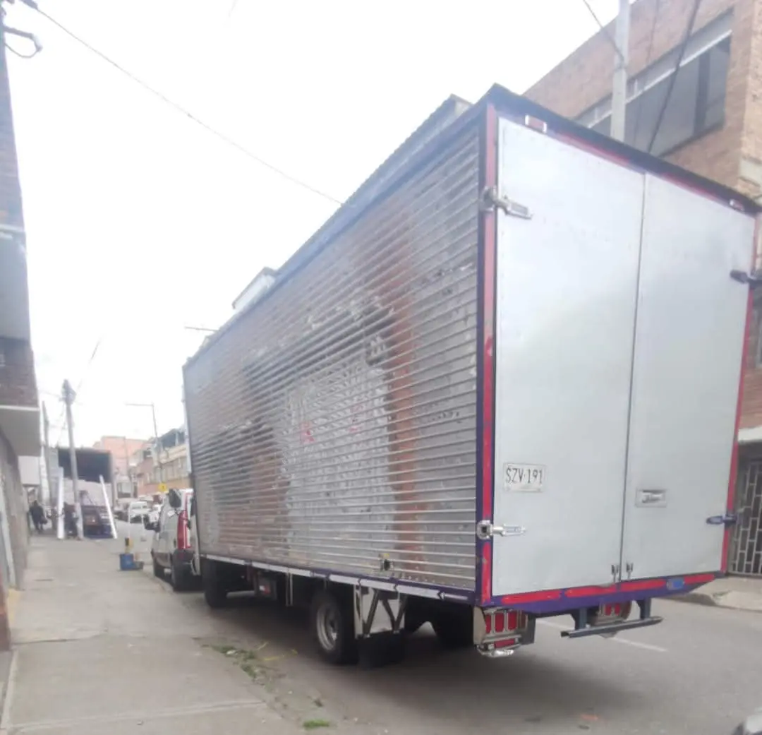 Camión EduCarga en operación